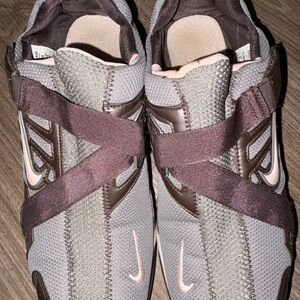 Nike Women's Sneakers in Gray and Brown